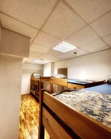 6 bed dormitory room