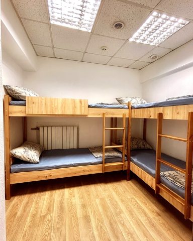 4 bed women's dormitory room