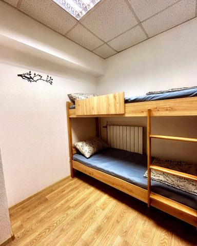 4 bed women's dormitory room