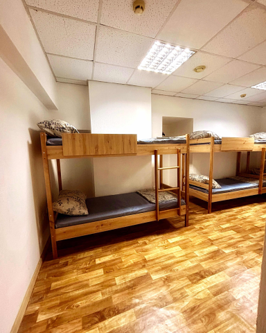 6 bed dormitory room