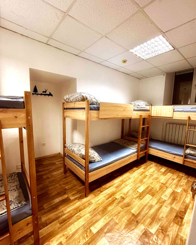 6 bed dormitory room