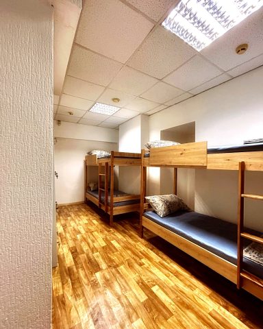 6 bed dormitory room